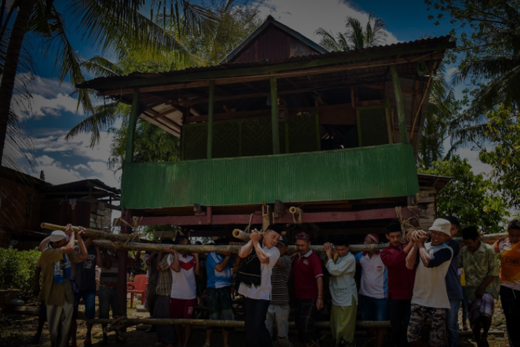 Tradisi pindah rumah suku Bugus, Mappalette Bola.