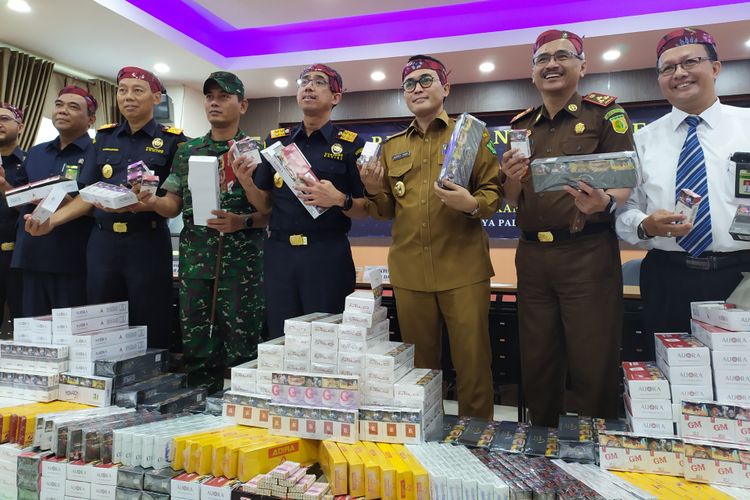 Rokok bodong produksi empat kabupaten di Madura yang berhasil disita oleh bea cukai Madura. Rokok tersebut langsung dimusnahkan pada Senin (27/5/2019). 