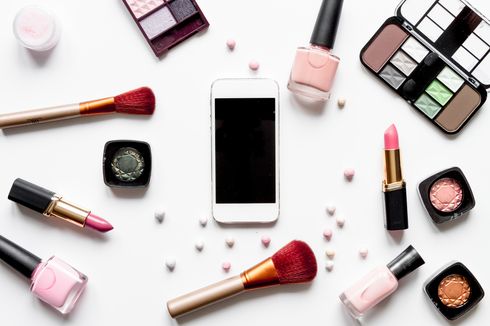 Belanja Lipstik Secara Online Antisalah Warna dengan Beauty Cam