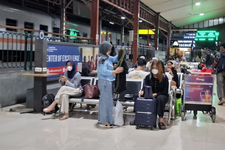 H-1 Lebaran Idul Adha, Stasiun Daop 4 Semarang Mulai Dipadati Penumpang