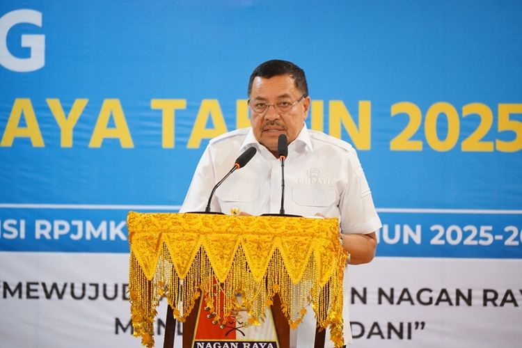  Bupati Nagan Raya TR Keumangan. 