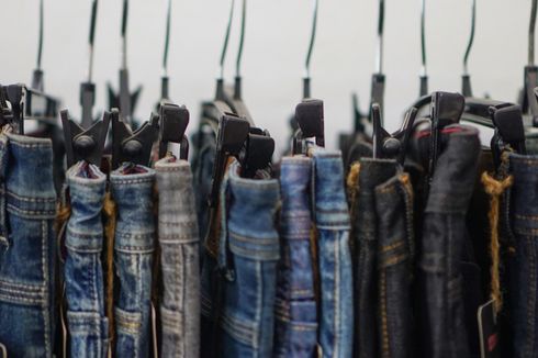 7 Tips Mencuci Celana Jeans Agar Warnanya Tidak Pudar