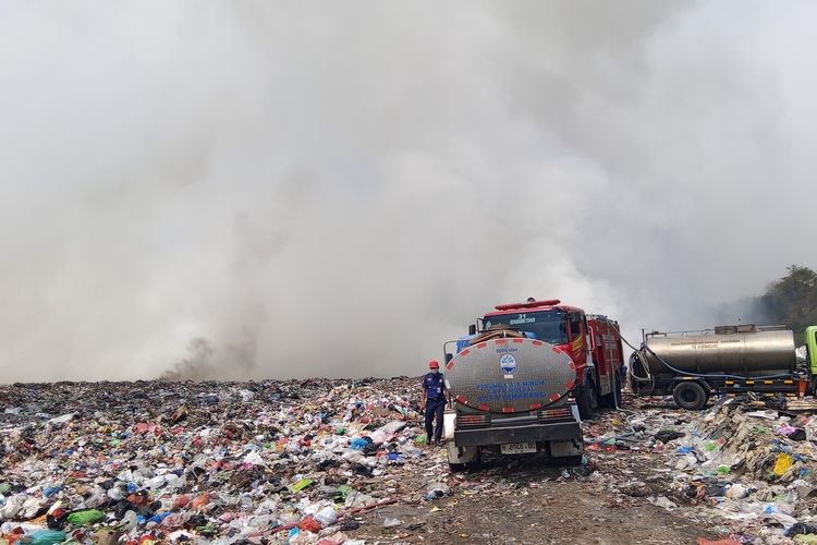 Kebakaran TPA Jatibarang Terkendali, Damkar Padamkan Sisa Titik Api Kecil