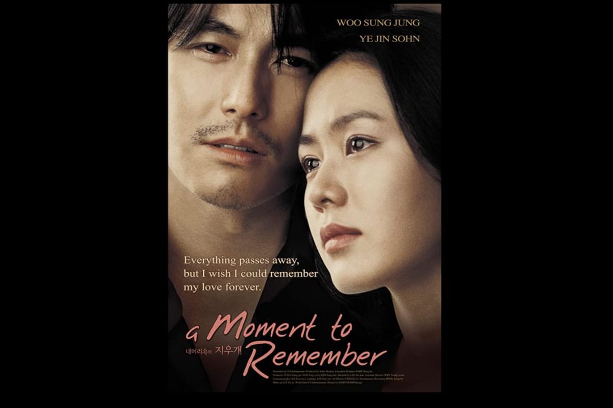 Poster film A Moment To Remember (2004), dibintangi Son Ye Jin dan Jung Woo Sung