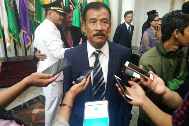 Manajer Persib Bandung Umuh Muchtar saat ditemui wartawan di Gedung Sate, Jalan Diponegoro, Kamis (20/8/2018).