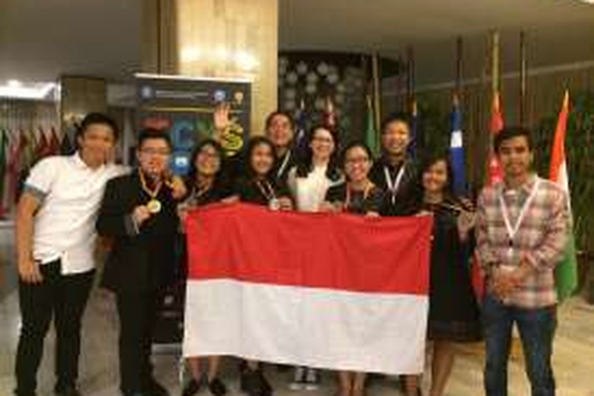 Kreativitas penelitian pelajar Indonesia mampu menarik perhatian dewan juri di ajang International Conference of Young Scientists (ICYS) 2016 di Romania pekan lalu. Seluruh karya penelitian siswa-siswi Indonesia berhasil meraih penghargaan.