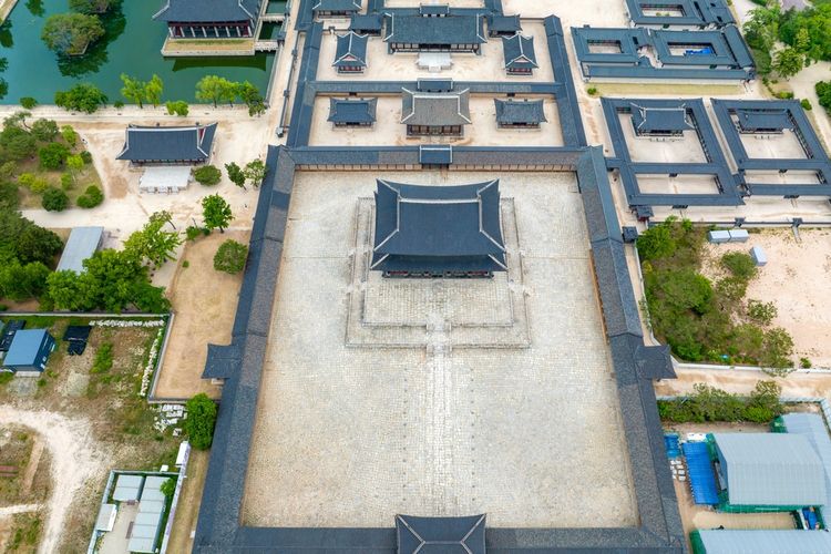 Salah satu area di kompleks Istana Gyeongbokgung Korea Selatan, dilihat dari atas.
