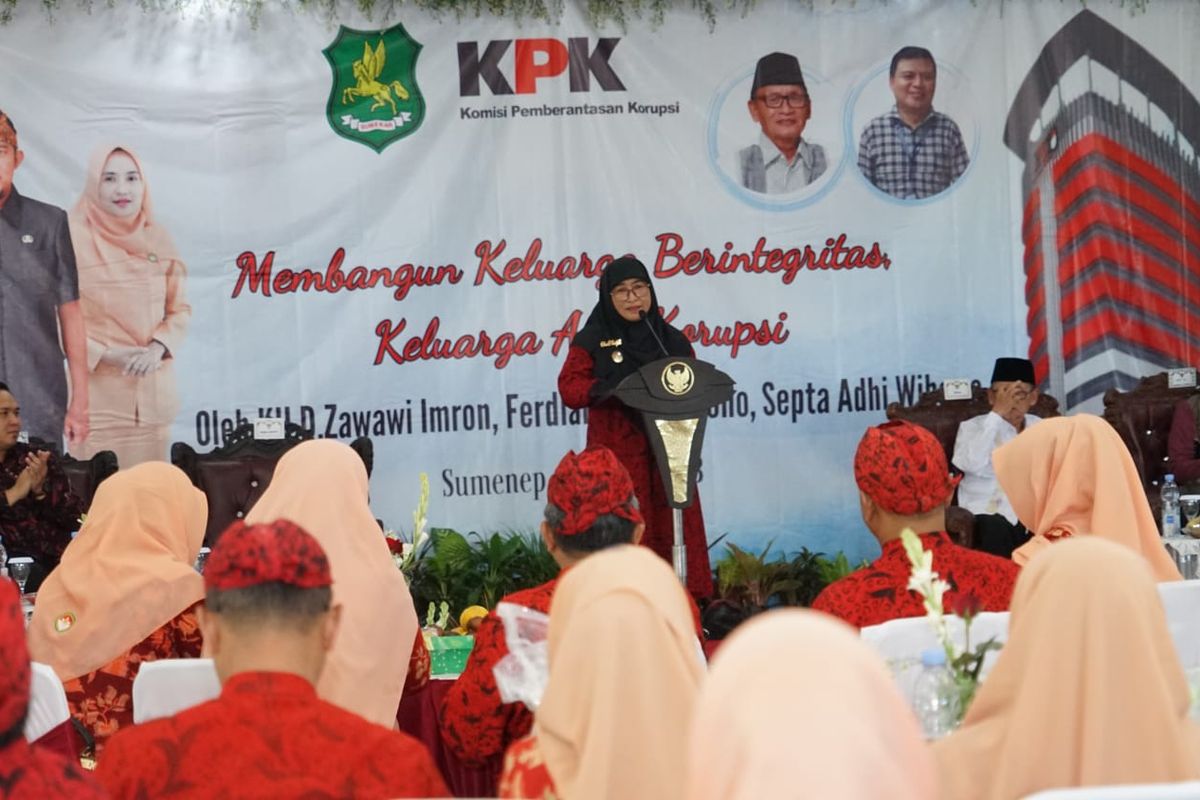 Wakil Bupati Sumenep Dewi Khalifah saat memberikan arahan di depan Pejabat hingga ASN di Sumenep. 