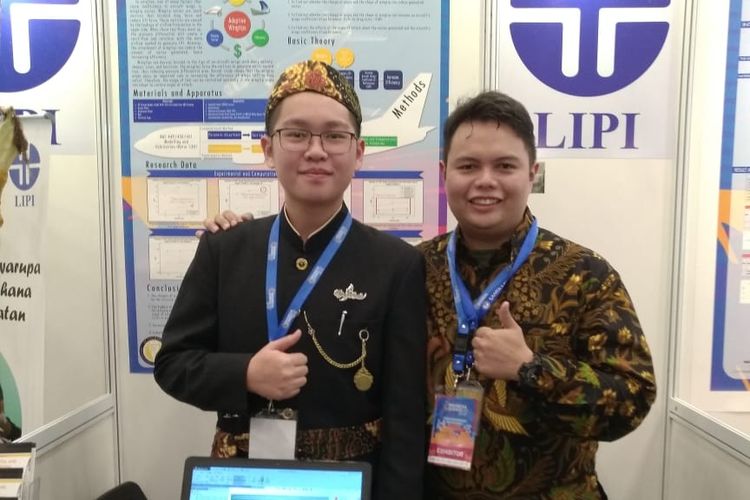 Prestasi membanggakan diraih William siswa SMA Laurensia, Tangerang - Banten, berhasil meraih 3 kategori penghargaan sekaligus ajang  Lomba Karya Ilmiah Remaja (LKIR) LIPI 2018.