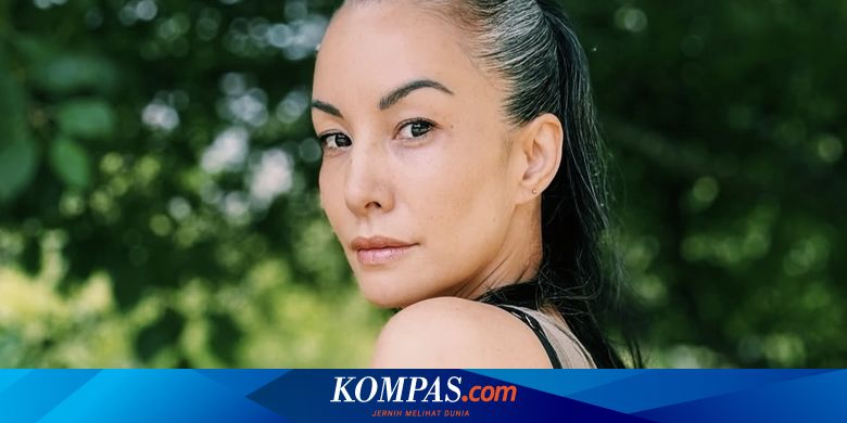 Gaya Rambut Silver Nadya Hutagalung