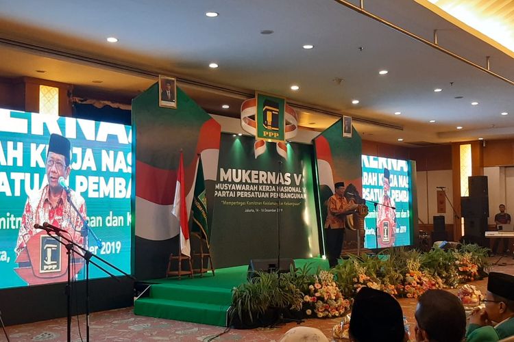 Mahfud MD menyampaikan sambutan di Mukernas V PPP, di Hotel Grand Sahid Jaya, Jakarta, Sabtu (14/12/2019).