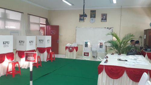 Jokowi dan Iriana "Nyoblos" di TPS 12 Sumber Solo, Tak Ada Perlakuan Khusus