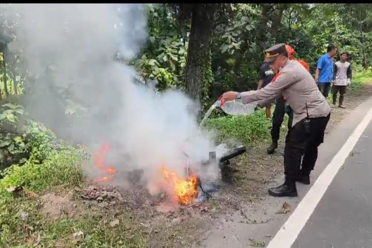 Hendak Mudik ke Purwodadi, Motor Warga Madiun Hangus Terbakar di Ngawi