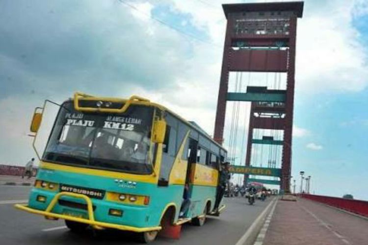 Salah satu bus kota yang bakal di nonaktifkan trayek izinnya. 