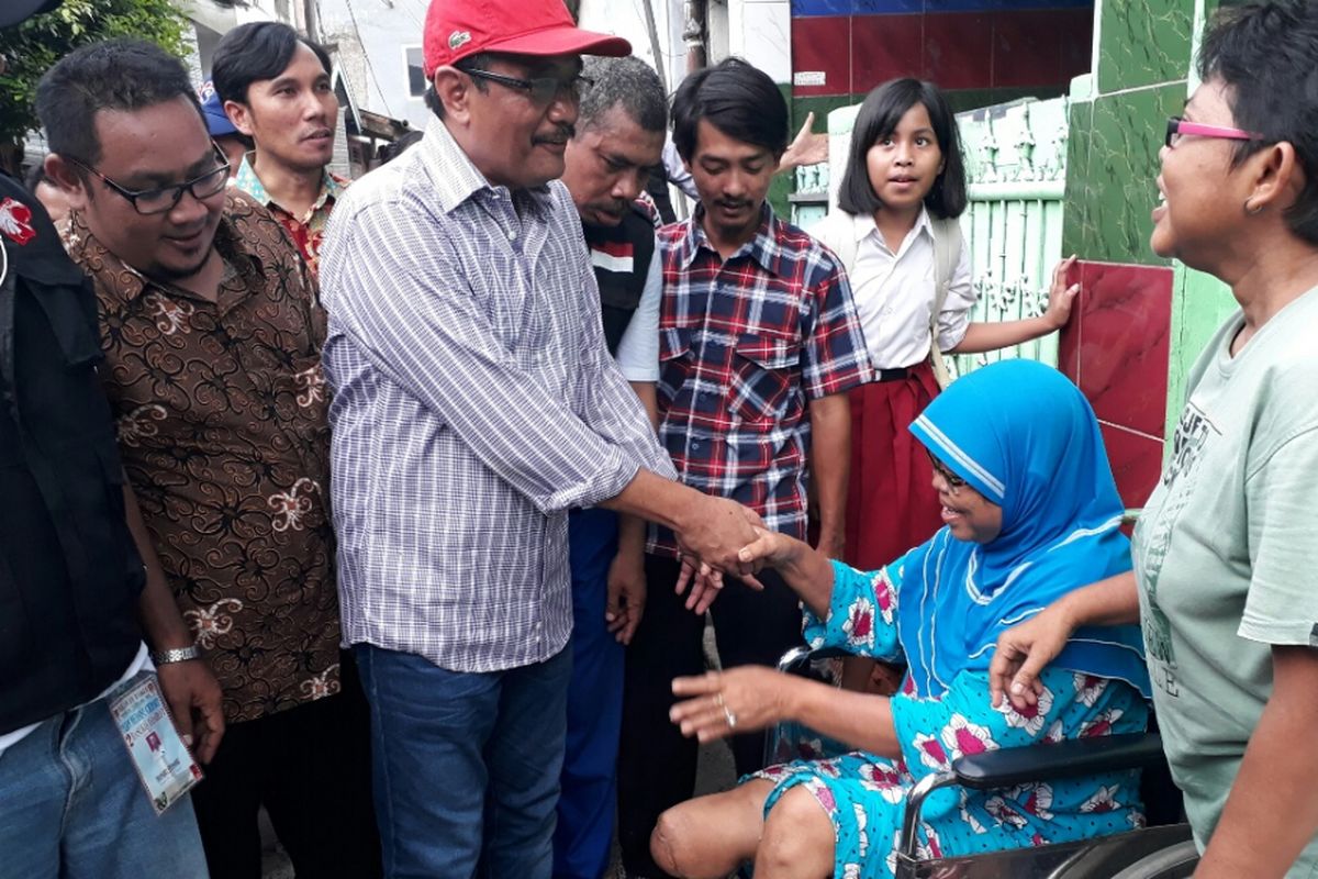 Calon wakil gubernur DKI Djarot Saiful Hidayat berkampanye di wilayah RW 05 Kelurahan Penggilingan, Kecamatan Cakung, Jakarta Timur. Selasa (4/4/2017)