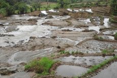 Pasca-banjir Bandang, Warga di Simalungun Manfaatkan Sungai Kecil untuk Minum