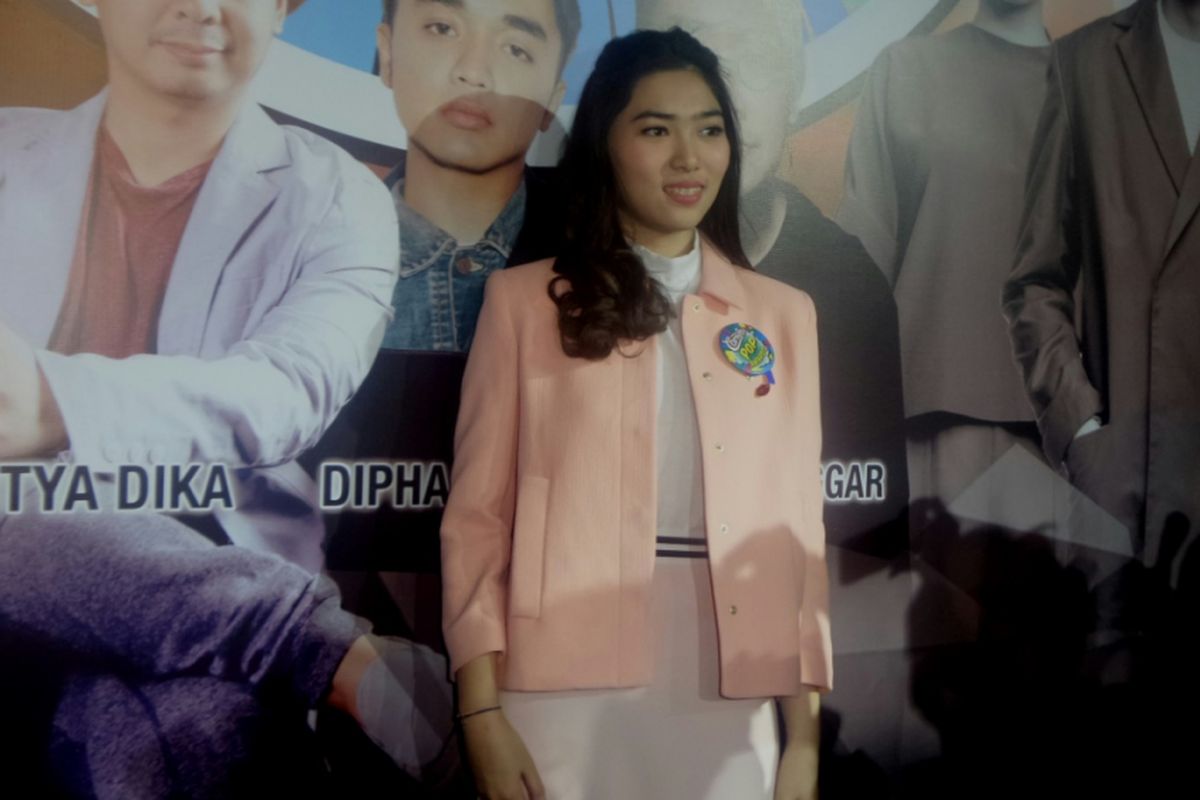 Isyana Sarasvati usai menghadiri konferensi pers Cornetto Pop Awards 2017 di Empirica, SCBD, Jakarta Selatan, Jumat (19/5/2017).