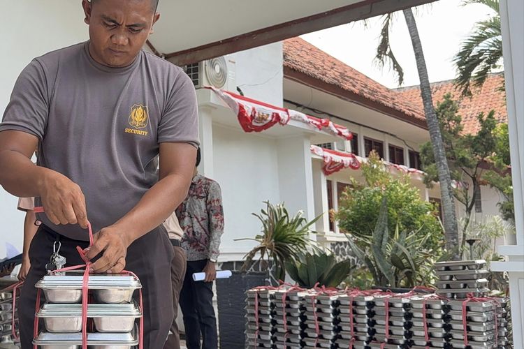 Salah satu menu MBG yang beredar di sekolah di Pamekasan, Rabu (24/9/2025)