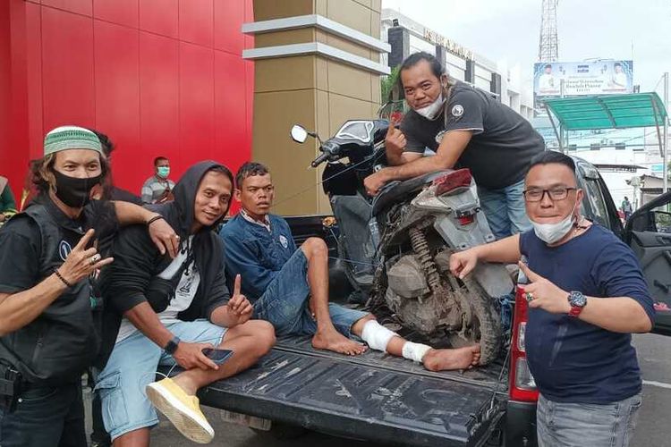 David Elfrado (27) pelaku begal siswi SMK inisial SB (15) usai ditangkap oleh tim Jatanras Polda Sumatera Selatan, Jumat (22/4/2022).