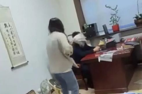 Video Viral Bos Dipukuli Karyawati dengan Tongkat Pel karena Chat Mesum, Akhirnya Dipecat