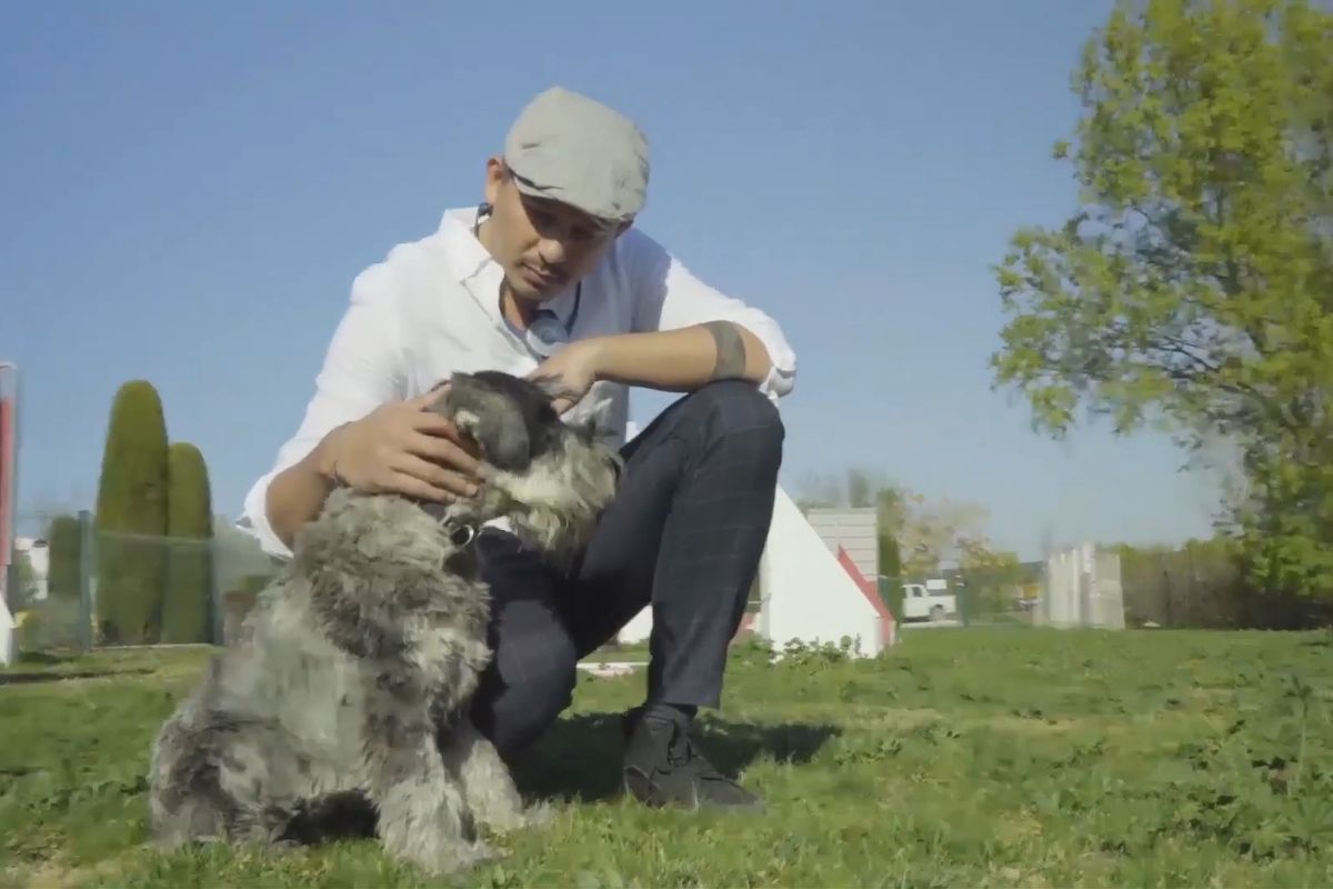 Artis peran Ryan Delon ketika mengunjungi pabrik Royal Canin.