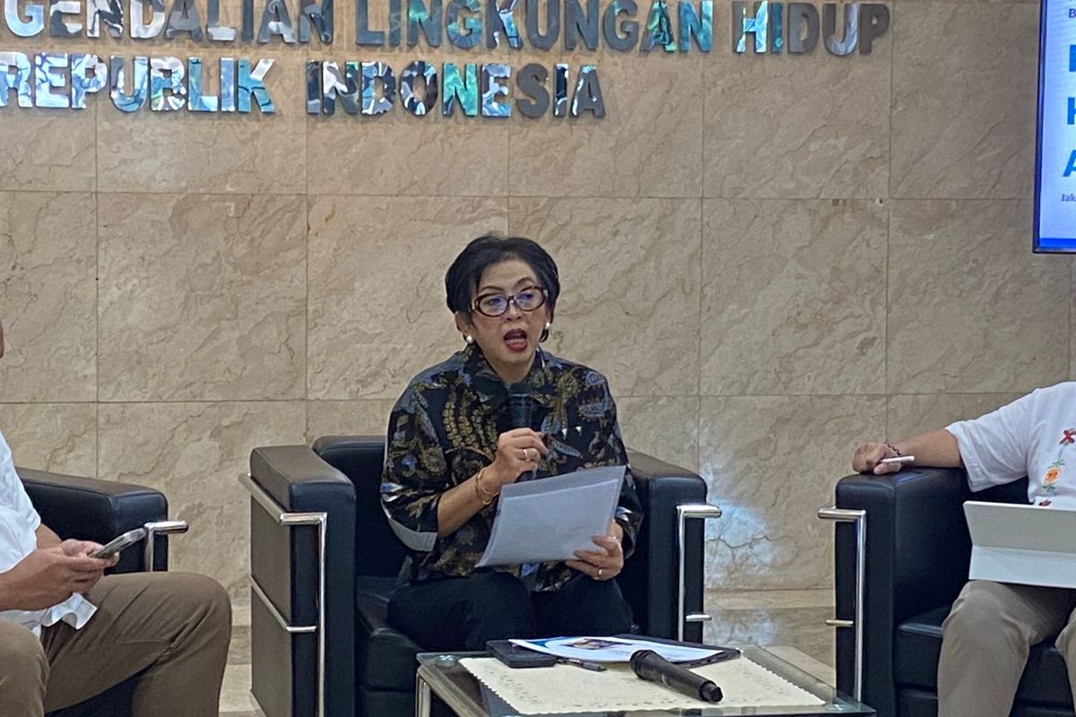Sekretaris Utama Kementerian Lingkungan Hidup (KLH), Rosa Vivien Ratnawati, menyampaikan soal Adipura, Kamis (10/7/2025). 