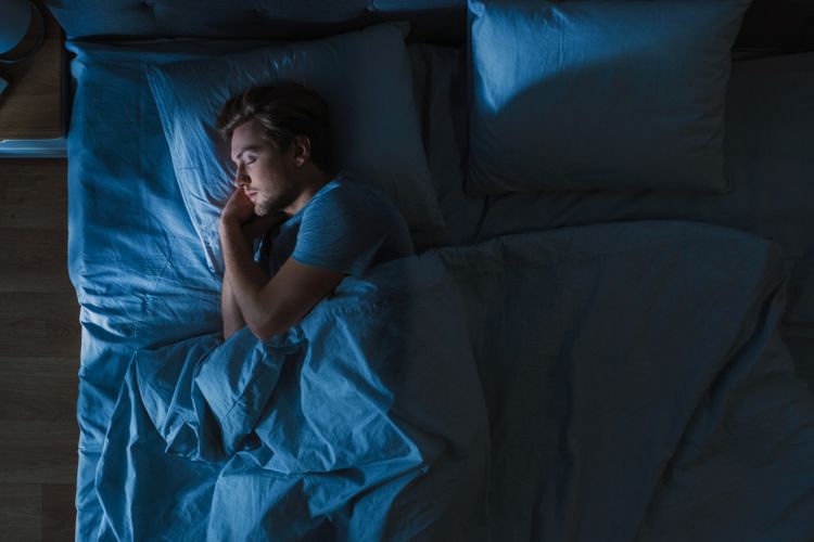 Mematikan lampu sebelum tidur adalah salah satu hal yang perlu dilakukan sebelum tidur agar kesehatan tetap prima.