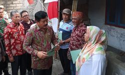 Nelayan di Pulau Panggang Terima Sertifikat Tanah, Dipakai untuk Modal Beli Jaring