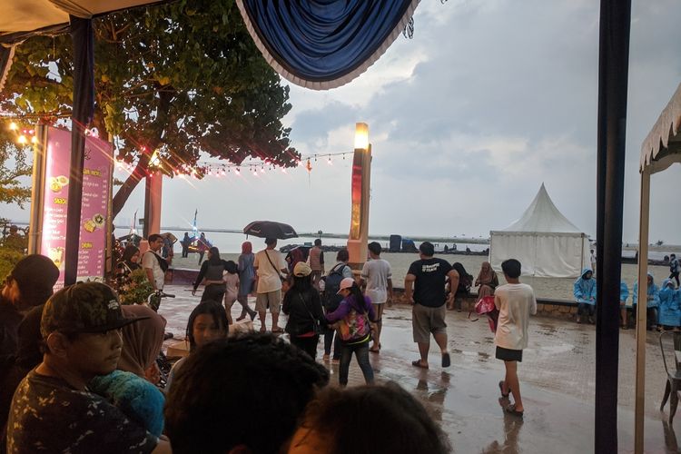 Suasana sore jelang pergantian tahun di Taman Impian Jaya Ancol, Selasa (31/12/2019)