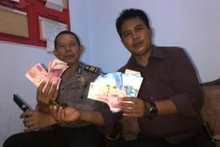 Uang palsu yang disita dari tangan FT (37) seorang ibu rumah tangga asal Mataram, Nusa Tenggara Barat (NTB). 