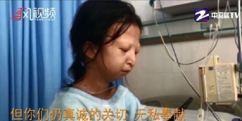 Wu Huayan. Gadis 24 tahun yang menjadi perbincangan di China setelah selama lima tahun terakhir, dia harus hidup hanya dengan Rp 2.000 per hari dan makan nasi serta sambal demi mengobati adiknya yang sakit.