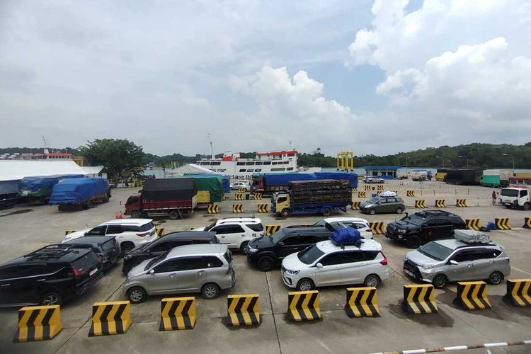 Pelabuhan Penyeberangan Telaga Punggur berperan sangat penting dalam lalu lintas penyeberangan antara Batam dan Bintan. Pelabuhan Punggur Batam juga menjadi akses ke beberapa daerah lain di Kepri.