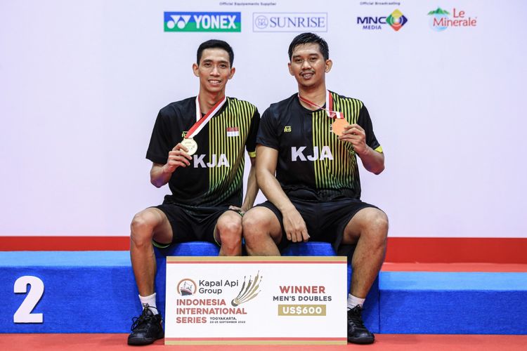 Ganda putra Indonesia Alfian Eko Prasetya/Ade Yusuf Santoso berhasil menjadi juara Indonesia International Series 2022 seusai memenangi partai puncak kontra sesama wakil Merah Putih, Reinard Dhanriano/Kenas Adi Haryanto, di GOR Amongrogo, Yogyakarta, pada Minggu (25/9/2022) siang WIB.