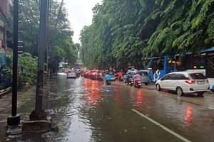 Banjir Rendam Jalan Bandengan Selatan Jakut, Lalu Lintas Tak Bergerak