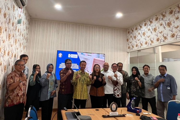 Penandatanganan kerja sama Sekolah Vokasi Undip Semarang, Jawa Tengah dan Parallaxnet pada 7 Desember 2023.