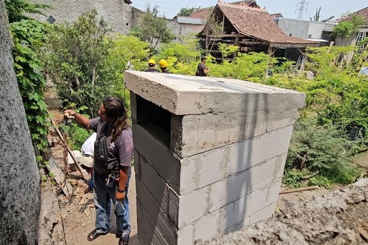 Polisi Periksa 3 Lokasi Terkait Kasus Pembunuhan Istri Siri dan Anak di Madiun