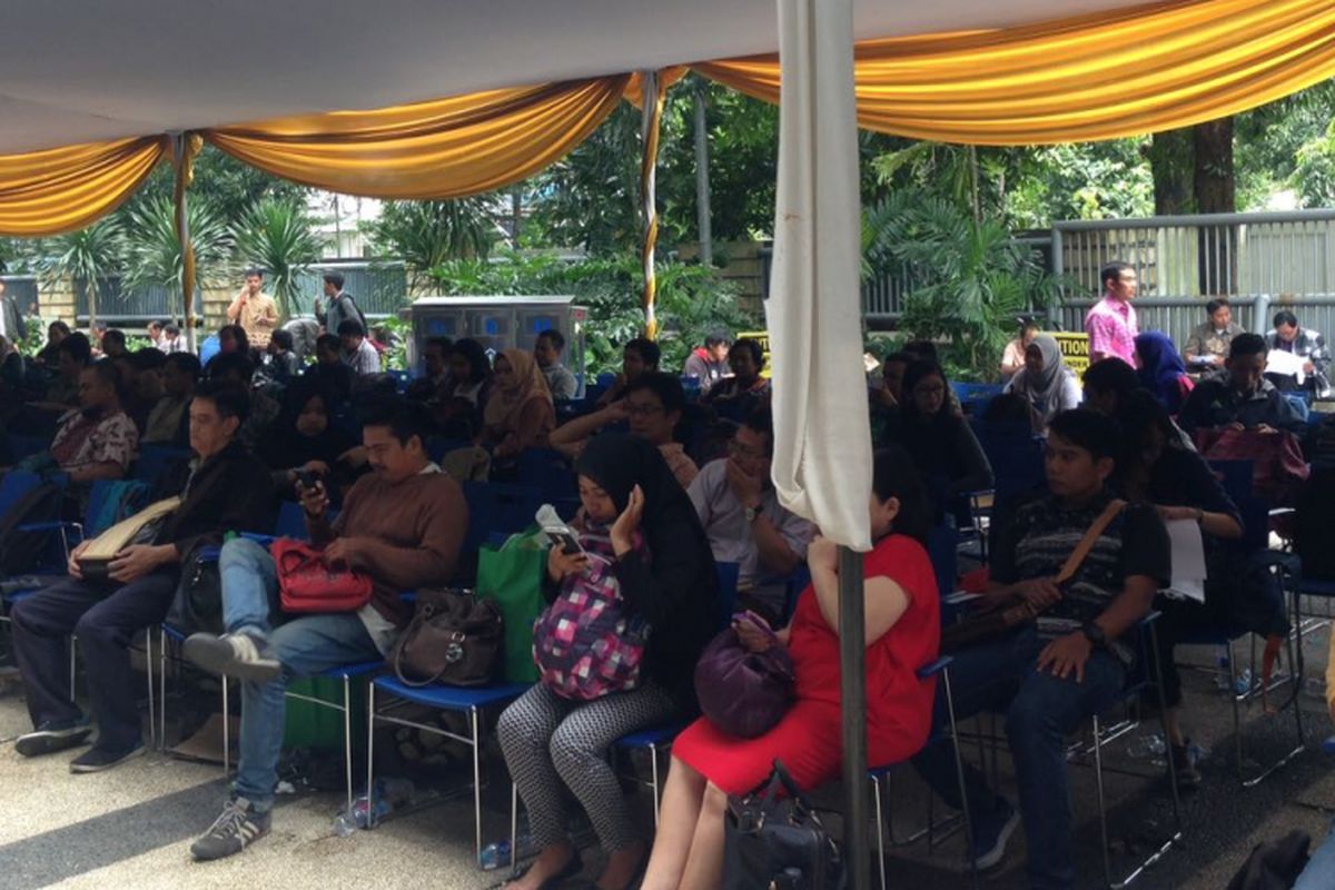 Suasana peserta Amnesti Pajak di Kantor Pusat Ditjen Pajak di Jakarta, Jumat (31/3/2017)