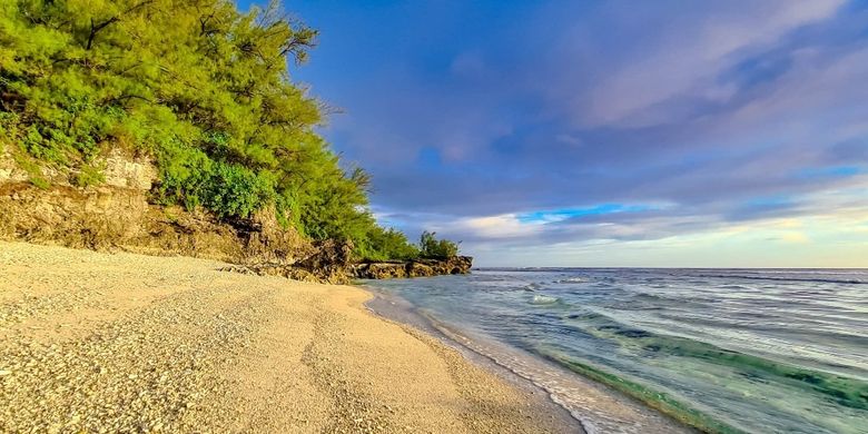 Pemandangan salah satu pantai di Atiu, Kepulauan Cook (dok. Instagram @cookislands).