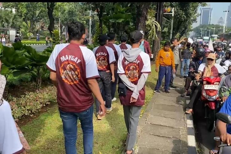 May Day Monas Diramaikan Kaus Bergambar Garuda, Dibagikan ke Buruh Secara Cuma-cuma