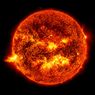 Bintik Matahari Raksasa Mengarah Tepat ke Bumi, Apa Dampaknya?