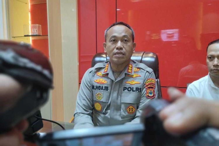 Kapolrestabes Makassar Kombes Pol Mokhamad Ngajib saat memberikan keterangan lengkap terkait peristiwa penembakan yang viral di ruang kerjanya. Rabu (10/5/2023)