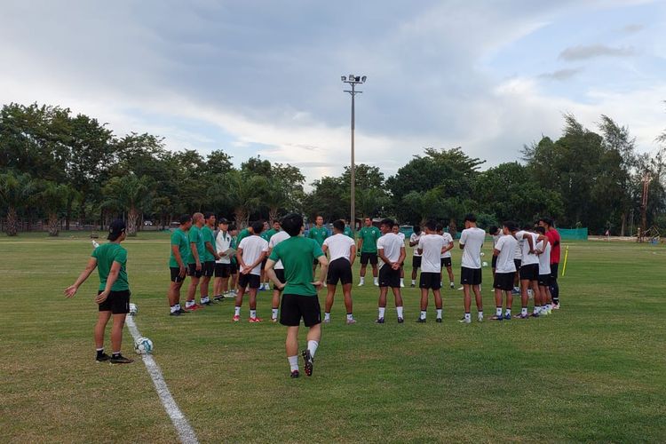 Suasana latihan timnas U23 Indonesia jelang final Piala AFF U23 2023 di Lapangan PTT Academy, Rayong, Jumat (25/8/2023).