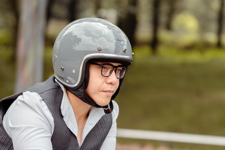 Helm slimhead dari Howard Smith