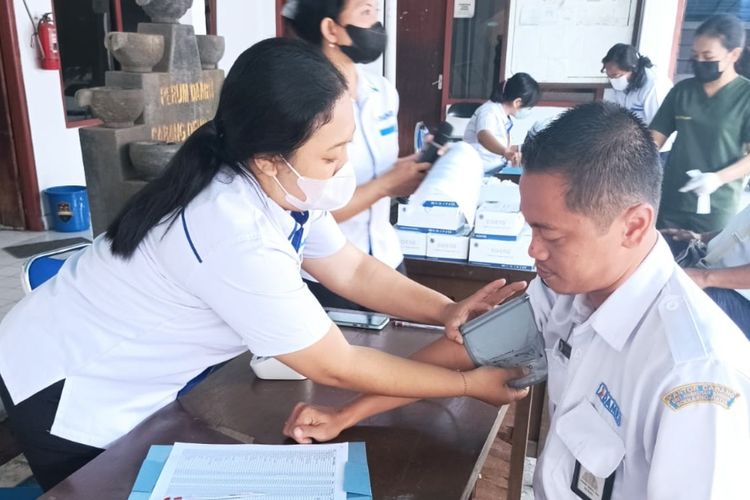 Persiapan pengemudi bus listrik DAMRI menuju KTT G20 