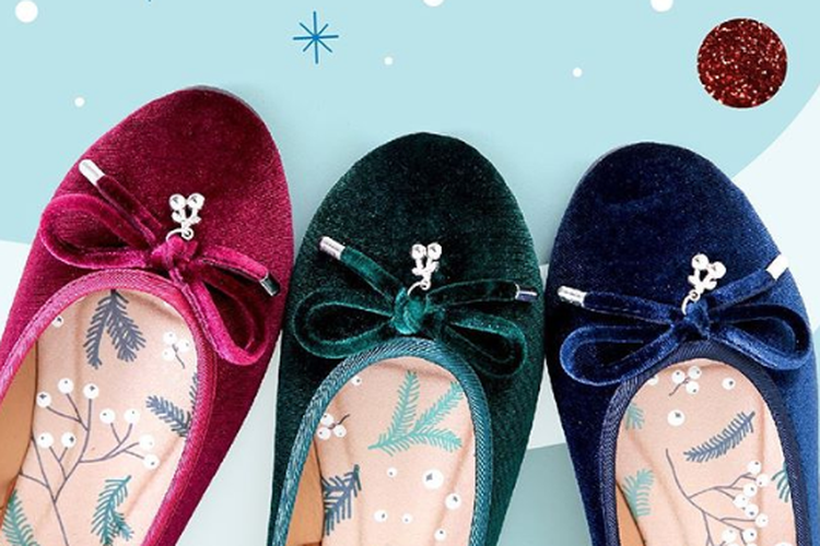 Ketiga koleksi flat shoes The Little Things She Needs hadir dengan tampilan desain yang simpel, dan masing-masing diberi nama nama, Beth, Carol, dan Clementine.