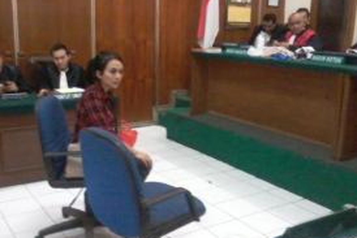 Anggita Sari akhirnya memenuhi panggilan jaksa sebagai saksi di persidangan Jimmy Muliku di Pengadilan Negeri Jakarta Utara, Rabu (11/12/2013).