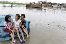Kebutuhan Pokok dan Obat Disiapkan untuk Korban Banjir di Jakarta Timur 