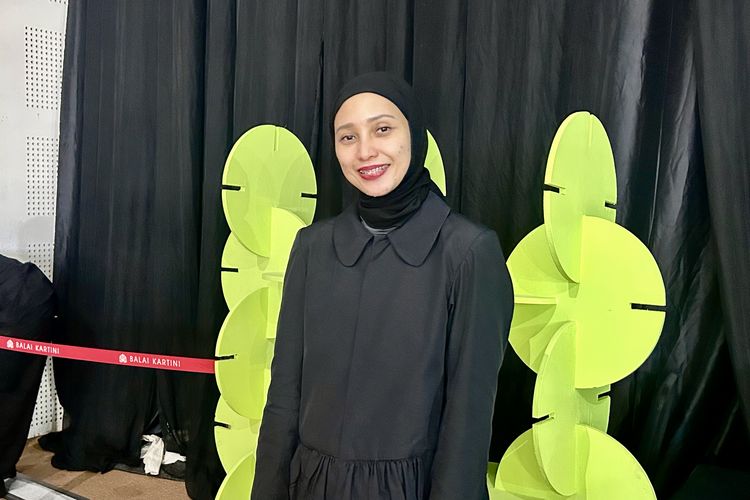 Desainer Irmasari Joedawinata saat ditemui Kompas.com di Jakarta Muslim Fashion Week 2026, di Jakarta Selatan, Sabtu (8/11/2025).