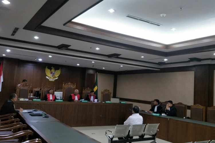 Habil Marati, terdakwa penguasaan senjata api illegal saat persidangan di PN Jakpus, Senin (27/1/2020).