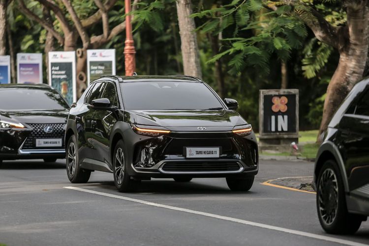 Toyota bZ4X Meriahkan Pameran Kendaran Elektrifikasi di Nusa Dua Bali